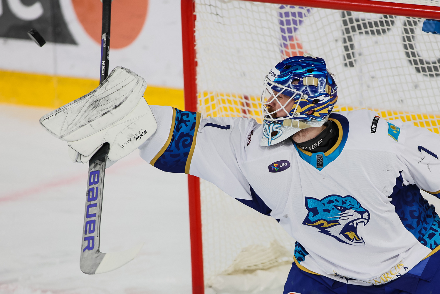 Барыс упустил победу в матче с Автомобилистом