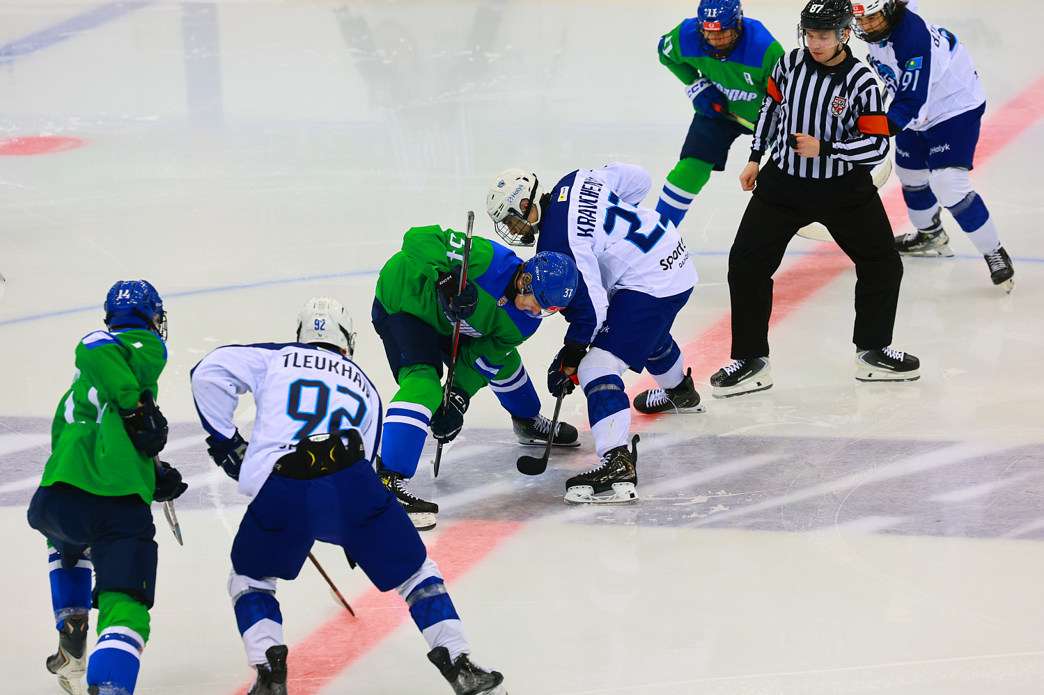 Снежные Барсы всухую уступили Толпару 