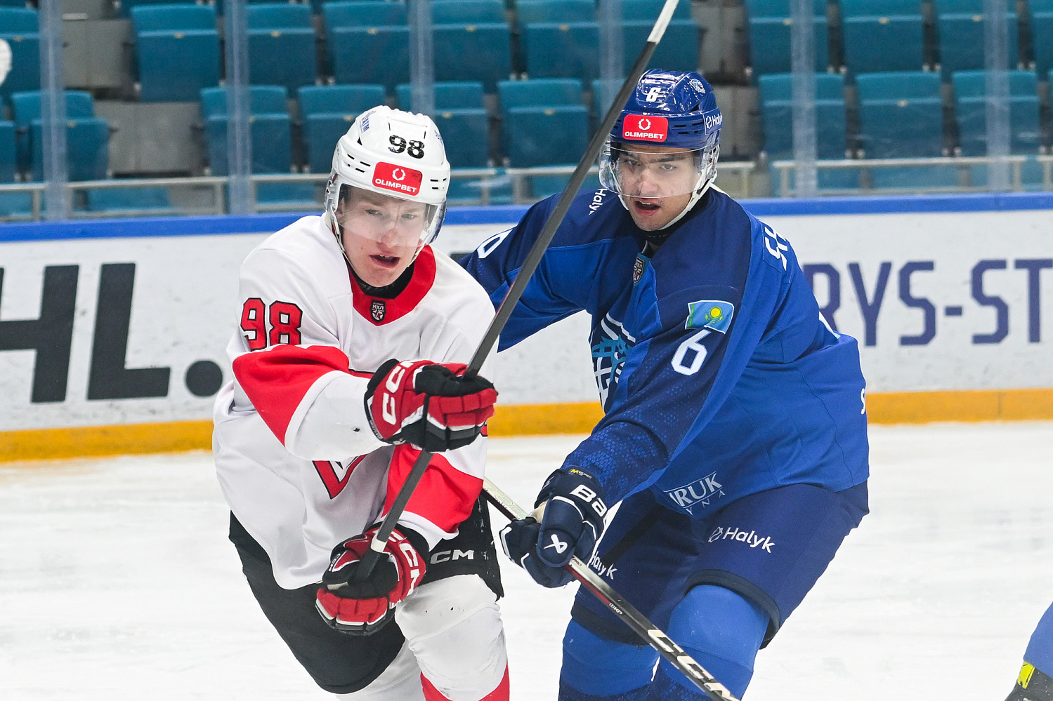 Снежные Барсы - МХК Молот