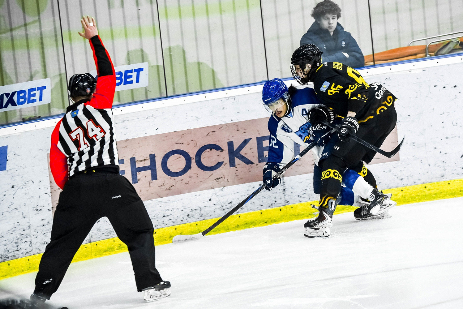 Барыс одержал первую победу в финале 